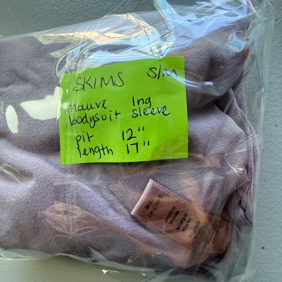 SKIMS Fits Everybody Long Sleeve Scoop Neck Thong Bodysuit Mauve Pink S/M - Picture 6 of 7